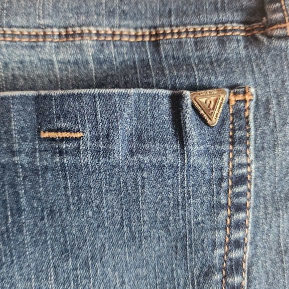 Guess size 31 Capris - Picture 4 of 7